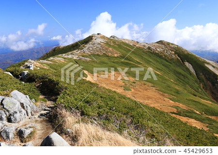 從Tohoku Itoyo山脈觀看Mt. Itoyo峰 從Tohoku Itoyo山脈觀看Mt. Itoyo峰 45429653