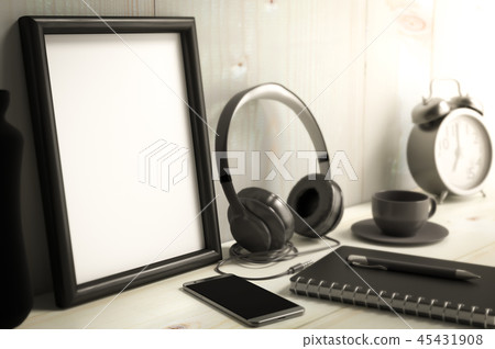 Empty photo frame mock-up 45431908