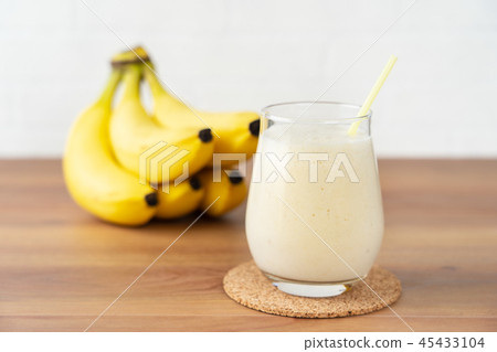 Banana juice 45433104