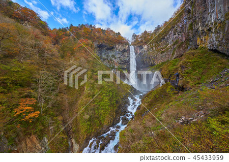 從Oku-Nikkom觀察平台看見的Kegon瀑佈在秋天 45433959