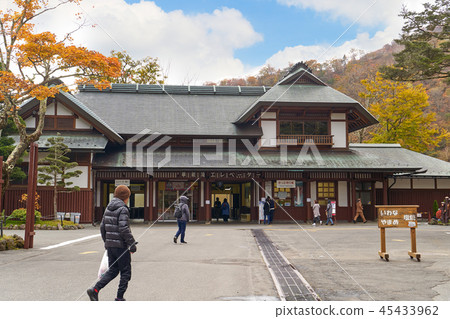 Oku Nikko Keiji瀑布電梯設施在秋天 45433962