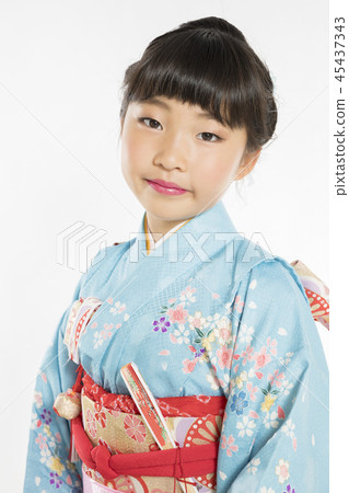 和服式的女孩形象 45437343