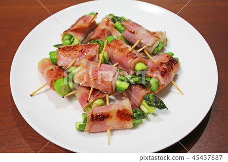 Bacon winding of asparagus Bacon winding of asparagus 45437887