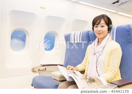 飛機飛行旅行的女人 45441170