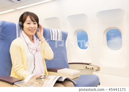 飛機飛行旅行的女人 45441171