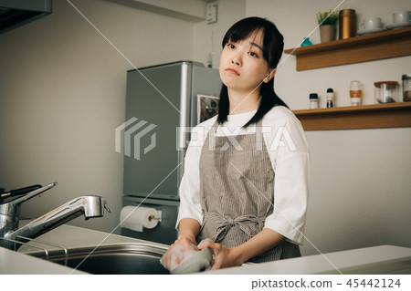 Young housewife disgusted with washes 45442124