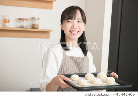Young housewife with a baking board 45442409