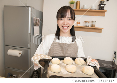 Young housewife with a baking board 45442457