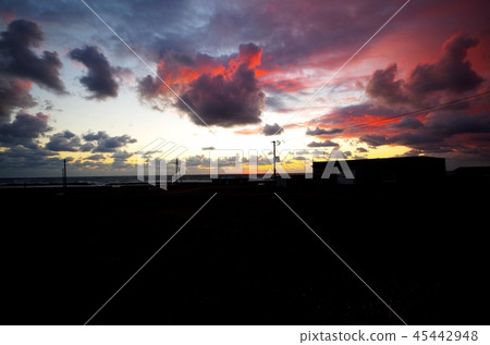 Evening sky and clouds 45442948