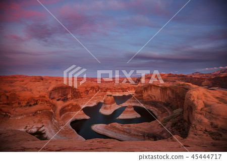 Powell lake Powell lake 45444717