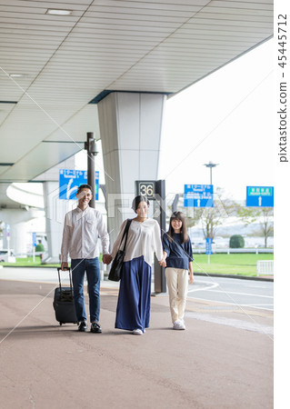 Airport family tour 45445712