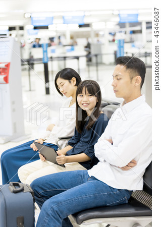 機場家庭旅行取消等候區空間被殺 45446087