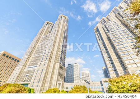 Urban scenery around Nishi Shinjuku in the autumn sunny Urban scenery around Nishi Shinjuku in the autumn sunny 45450404