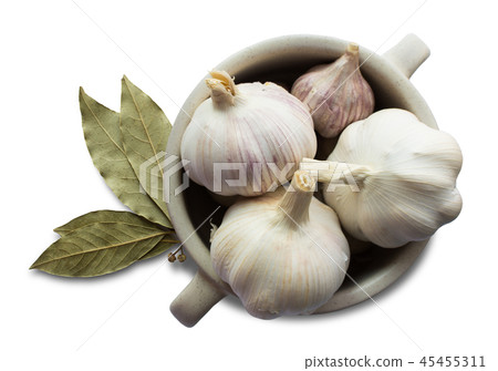 White Garlic in a Mug with Bay leaves 45455311