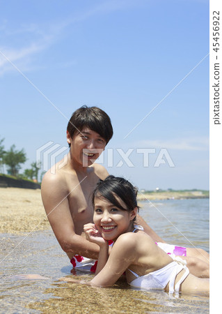 couple by the sea couple by the sea 45456922