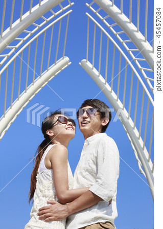couple under clear sky 45457084