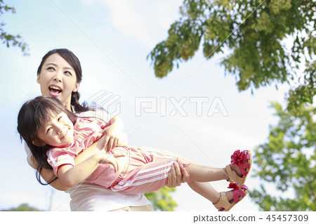mother and daughter mother and daughter 45457309