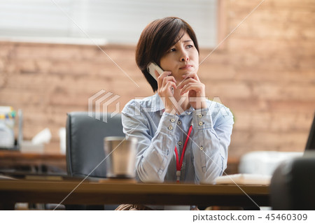 書桌工作·OL 45460309