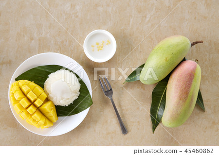Thai sweet sticky rice with mango 45460862