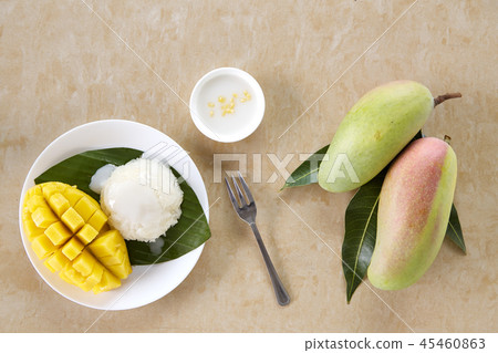 Thai sweet sticky rice with mango 45460863