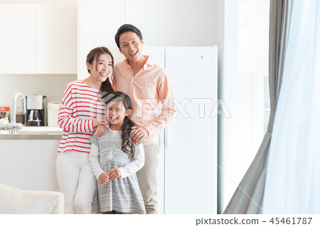 家庭,父母和孩子,微笑,孩子,生活 家庭,父母和孩子,微笑,孩子,生活 45461787