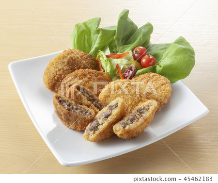 Beef croquette 45462183