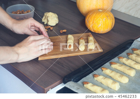 Housewife molding Halloween biscuits Housewife molding Halloween biscuits 45462233