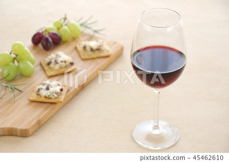 Relaxing time with wine Relaxing time with wine 45462610