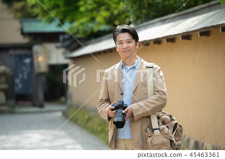 Middle male travel image 45463361