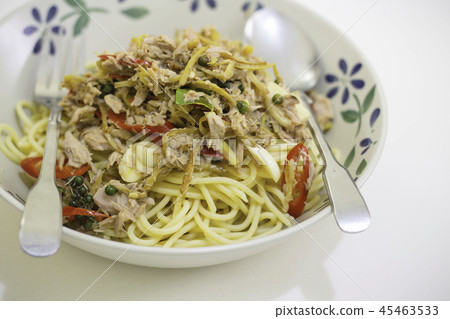 Spaghetti tuna lunch on holiday. The food we like. Spaghetti tuna lunch on holiday. The food we like. 45463533