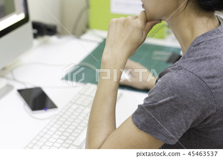 Working woman, she works in the workplace at home. Working woman, she works in the workplace at home. 45463537