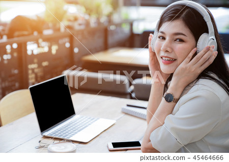 An Asian girl is freelancer woman An Asian girl is freelancer woman 45464666