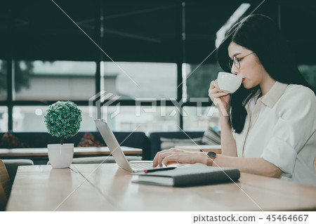 An Asian girl is freelancer woman An Asian girl is freelancer woman 45464667