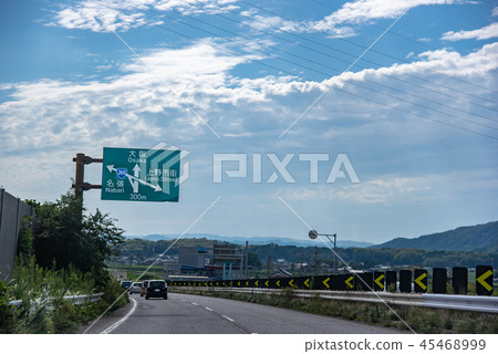 Meihan national road The left is Nabari The right is the sign for Ueno Meihan national road The left is Nabari The right is the sign for Ueno 45468999
