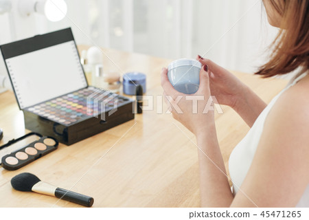 Opening face cream Opening face cream 45471265