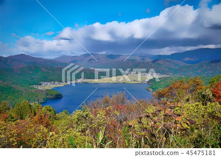 Lake Yotsuya Lake / Mt. Ashigatake summit Lake Yotsuya Lake / Mt. Ashigatake summit 45475181
