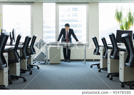 middle businessman 45476580