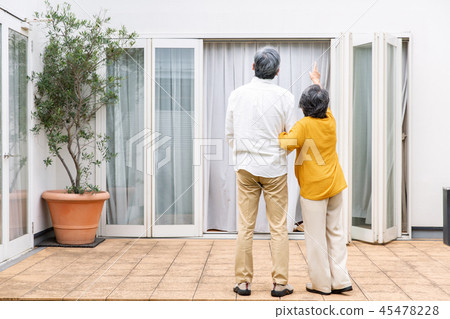 Senior couple 45478228