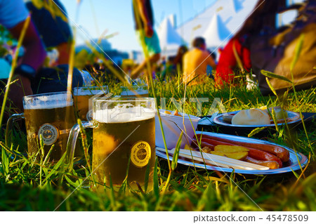 Toast image with everyone (Octoberfest) 45478509