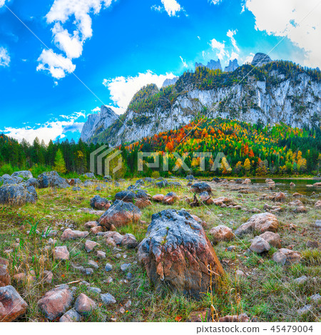 idyllic colorful autumn scenery in Gosausee la 45479004
