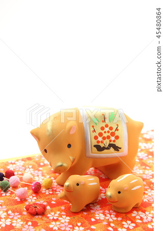 新年卡材料新年卡白色背景垂直梅花 新年卡材料新年卡白色背景垂直梅花 45480864