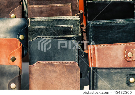 A lot of leather wallets 45482500