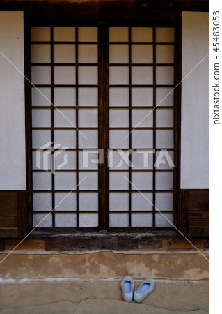 韓屋文書門和橡膠鞋 韓屋文書門和橡膠鞋 45483053