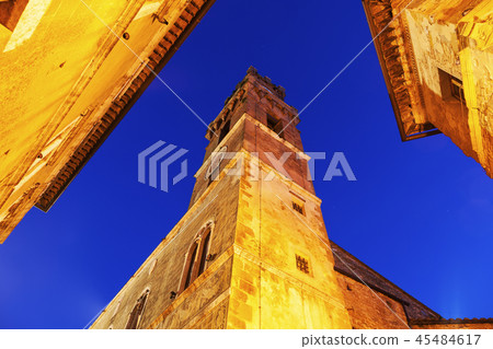 Piazza - streets of old town 45484617