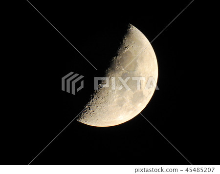 月亮圖像素材,2018年11月15日,七十五天,天氣,無風,半月,第一季度月亮,年齡7.7 月亮圖像素材,2018年11月15日,七十五天,天氣,無風,半月,第一季度月亮,年齡7.7 45485207