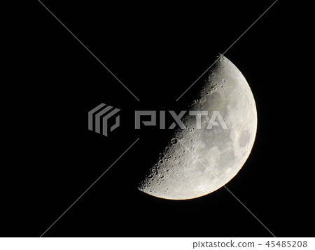 月亮圖像素材,2018年11月15日,七十五天,天氣,無風,半月,第一季度月亮,年齡7.7 月亮圖像素材,2018年11月15日,七十五天,天氣,無風,半月,第一季度月亮,年齡7.7 45485208