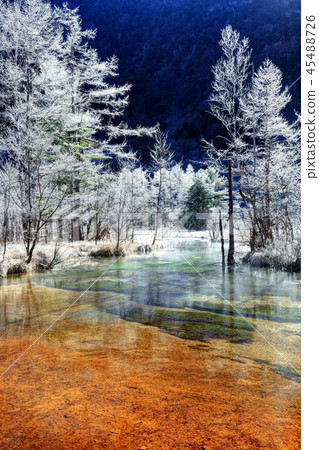 Morning of Tashiro pond which shines to fog ice 45488726