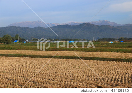 A scene with the Iido mountain range from Kitagata in the late autumn of Tohoku A scene with the Iido mountain range from Kitagata in the late autumn of Tohoku 45489180