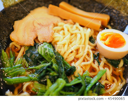 Pork bone soy sauce ramen / Tonkotsu Shoyu Ramen 45490065