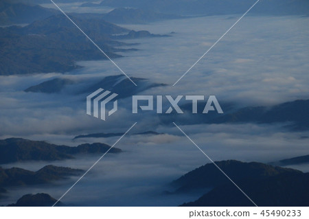 The town of Yonezawa and Iitoyo that sleeps under the waterfall cloud from the main mountain hut right under the mountain top 45490233